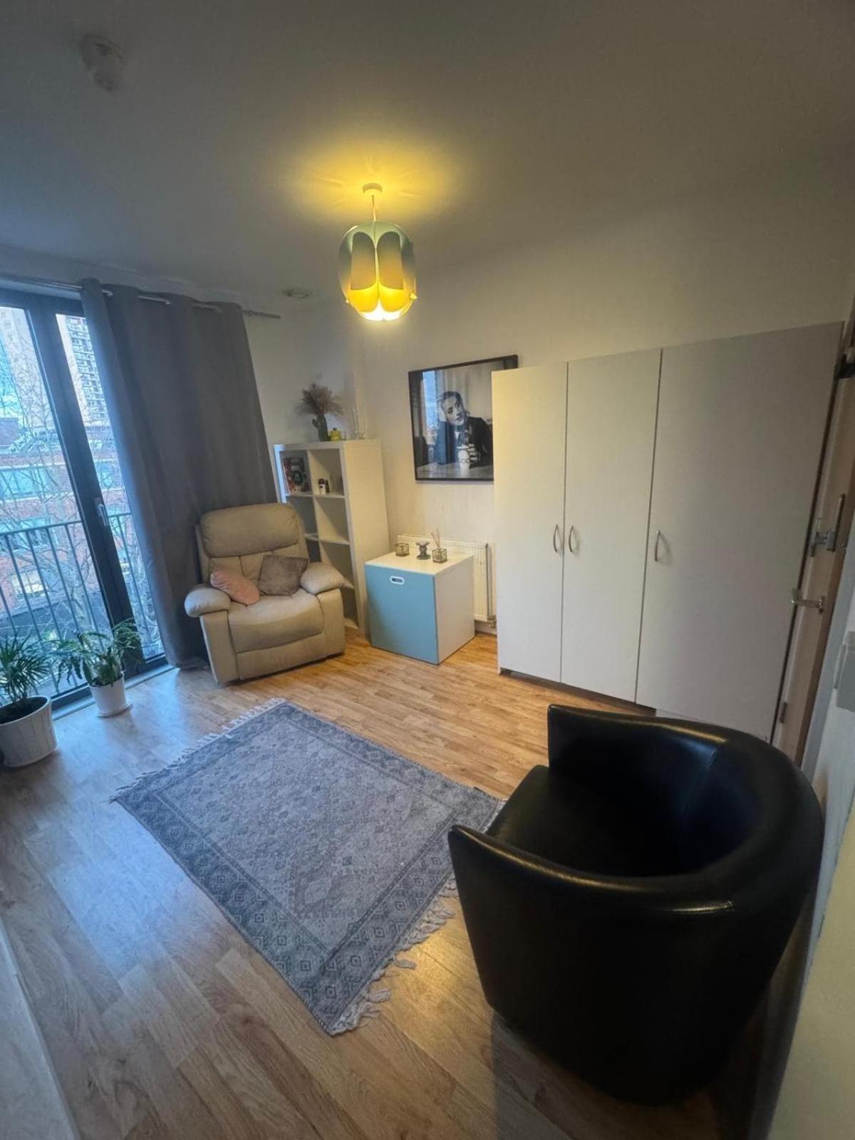 In Notting Hill Apartment